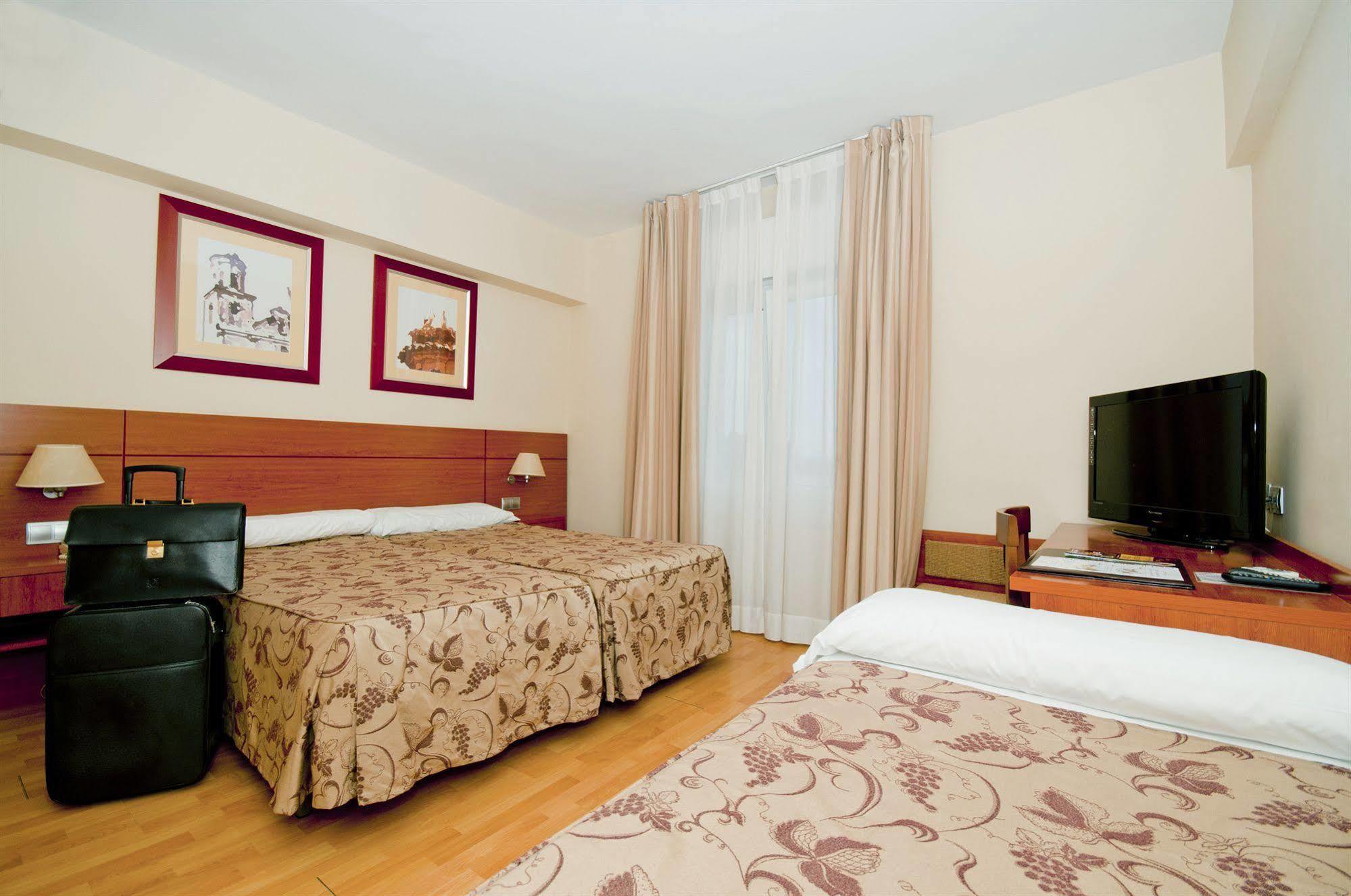 Hotel Palacios Alfaro Cameră foto